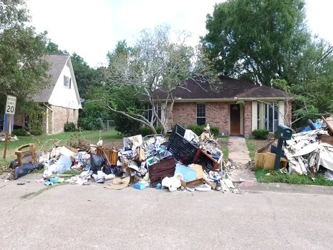10/10/17 Dickinson, TX: Trash and debris on the streets of a flooded home 스톡 동영상 80925226