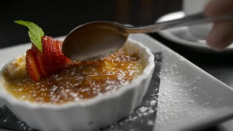 103 2963 動画素材 112575414