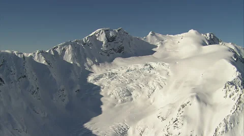 1080HD Cinefelx deep in mountain range mid winter Vídeos de archivo 40039628