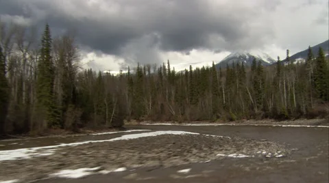 1080HD Cineflex shot down river in British Columbia with snow and trees Vídeo Stock 39987665