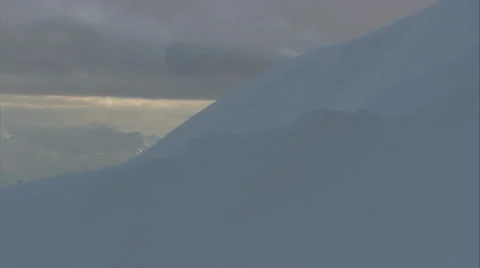 1080HD Cineflex snowy mountain range reveal Vídeo Stock 40011003