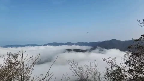1080p Cinematic Timelapse of Massive Cloud Waterfall over Mountain Ridge Video stock 332138880