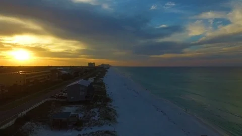 1080P Drone Panning Over White Sandy Ocean Beach at Dusk 库存影片 109356293