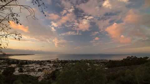 1080p Time lapse, Dawn looking over beach city with pink clouds Video stock 43014572
