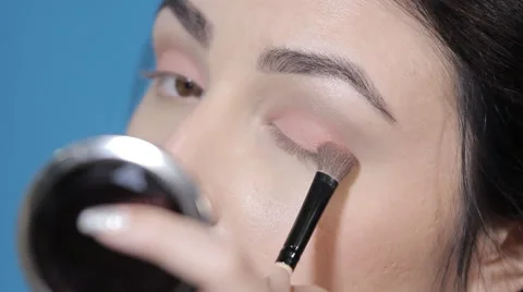 10apply eye shadow Stock Footage 62407593
