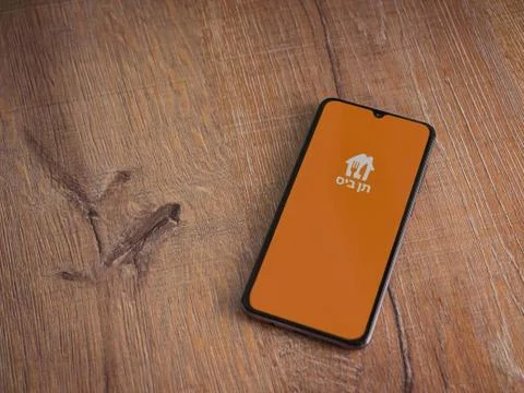 10bis app launch screen with logo on the display of a black mobile smartphone Stock Photos