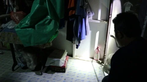 10ft long python caught after hiding in bedroom while hunting pet kitten Stockbeeldmateriaal 109264537