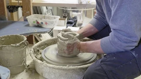 11 Ceramic Throwing - Forming Shaping Pot on Wheel Time Lapse Vidéo 77758931