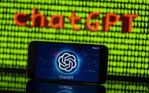 11.04.2023, Grüner Binär-Code auf Bildschirm mit Schriftzug chatGPT 11.04.. Stock-Fotos