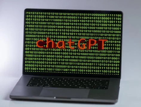 11.04.2023, Grüner Binär-Code auf Apple-Laptop Bildschirm mit Schriftzug c. Stock-Fotos