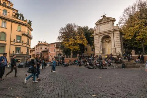 11/09/2018 - Rome, Italy: Piazza trilussa in Trastevere tourists and street m Stock Photos