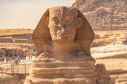 .11/18/2018 Cairo, Egypt, sphinx on the background of the pyramids on a sunny Stock Photos