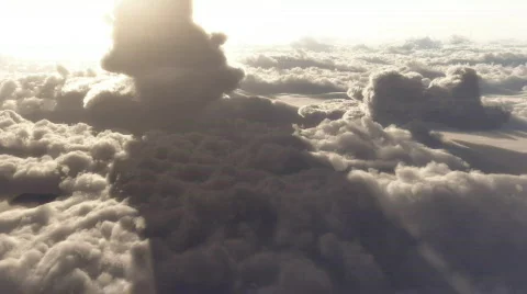 (1146) Dramatic High Altitude Clouds Aerial Flight Vidéo 641322
