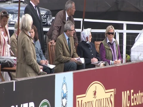 12-05-2011 Queen Elizebeth 2 watching the Royal Windsor Horse Show 스톡 동영상 104415907
