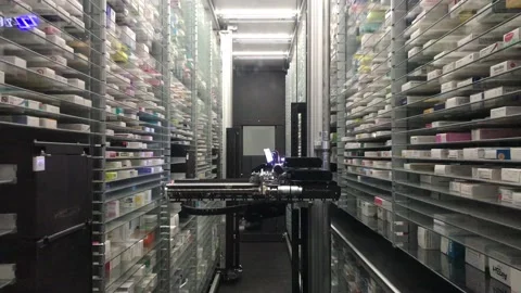 12 09 2018 Modena - future technology automatic pharmacy warehouse 4 스톡 동영상 98021266
