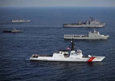 120606-N-HI414-360 JAVA SEA (June 6, 2012) Indonesian navy, U.S. Navy and ... 스톡 사진