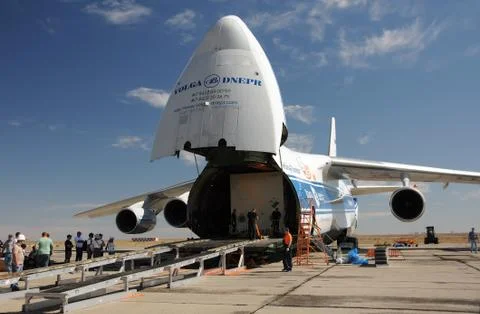 AN 124 Offloading Stock Photos