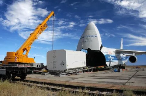 AN 124 Offloading Stock Photos