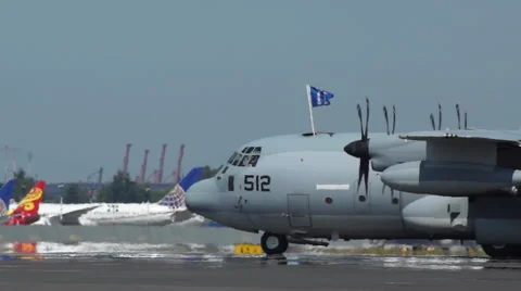 12th Man C-130 Cargo Plane Stockbeeldmateriaal 44234606