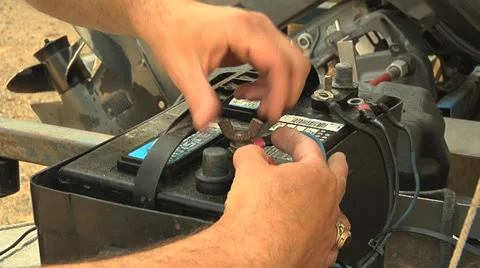 12V Battery Positive lug attach Видео 23727654