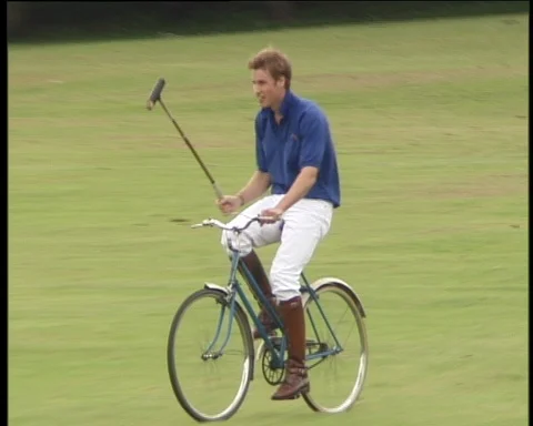13-07-2002 Prince William, Duke of Cambridge plays Bike Polo Video stock 90935365