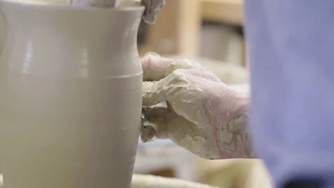 13 Ceramic Throwing - Forming Shaping Pot with Rib on Wheel Vidéo 77758869