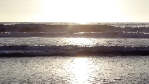 13 Tilt Up on Ocean Waves 스톡 동영상 99596427