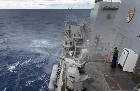 130525-N-YU572-135 JAVA SEA (May 25, 2013) The guided-missile destroyer US... 스톡 사진