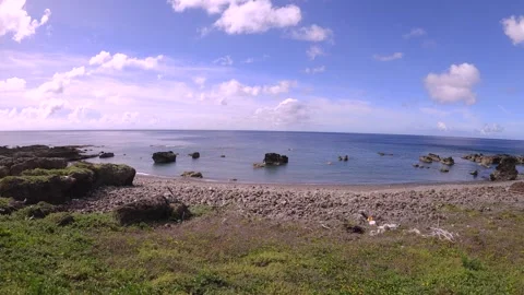 13141 horizontal pane view look out to ocean horizon a beautiful coastline beach Vídeos de archivo 337020248