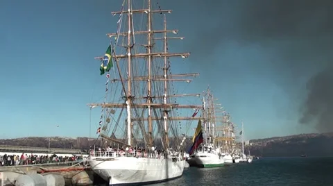 1343 Sailing ship in Valparaiso Stock Footage 37215538