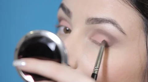 13apply eye shadow Stock Footage 62407613