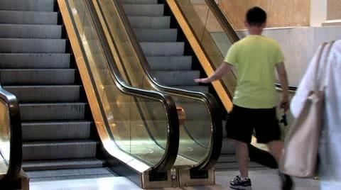 1440 Escalator 2 Video stock 11421289