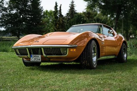 DIEDERSDORF,  GERMANY  -  AUGUST  30,  2020:  The  sports  car  Chevrolet  Corvette  Stingray  Coupe,  1972.  The  exhibition  of  "US  Car  Classics". xkwx machine,  chrome,  ancient,  antique,  auto,  automobile,  car,  design,  germany,  history,  nostalgia,  old,  oldtimer,  retro,  transport,  vehicle,  vintage,  Diedersdorf,  US,  USA,  America,  classics,  2-door,  sports  car,  Chevrolet,  Corvette,  Stingray,  Coupe