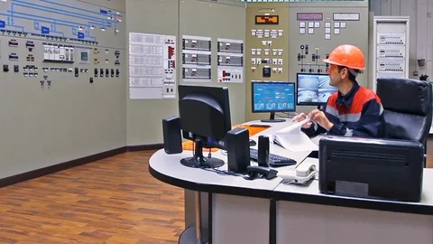 15 0485 EngineerLooksLog Video stock 105459516