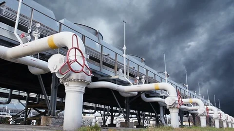 15 0518 3 Thunderclouds WorkerOpensValve 動画素材 105463533