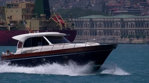 150 frame boat passing close up Stock Footage 77232276