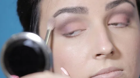15apply eye shadow Stock Footage 62407621