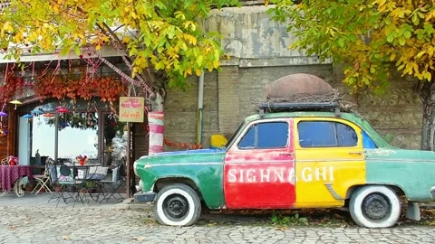 15th october, 2022: old retro car with Sighnaghi town name written stand by.. Vídeos de archivo 232389402