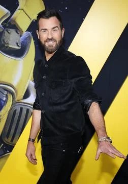 Justin Theroux at the World premiere of 'Bumblebee' held at the TCL Chinese Theatre IMAX in Hollywood, USA on December 9, 2018. xkwx actor, actress, celebrity, talent, actors, actresses, director, entertainment, film, cinema, music, musician, singer, artist, red carpet, photo, dress, venue, gala, event, premiere, movie, star, celebrities, celebration, fashion, success, hollywood, california, fame, awards, filmmaking, box office, handsome, sexy, beautiful, beauty, successful, dreams, hit, elegant, news, trends, movies, popular, model, money, rich, famous