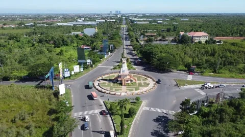 The 17 May monument or the Pancasila roundabout in Banjarmasin is busy with.. Stock Footage 274355666
