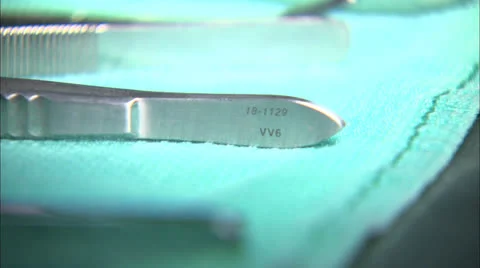 18-1129 VV6 tissue forceps 5 1/2 and Scalpel on Surgeon's Tray- CU Rack Focus HD 스톡 동영상 22774753