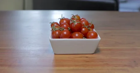 180 pan of cherry tomatoes in square dish Vidéo 218411749