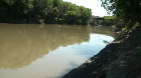 180 Pan of Muddy River 스톡 동영상 12570677
