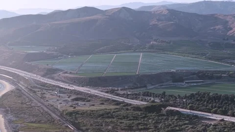 180 View of PHC Pacific Coast Highway, Southbound pan through Ventura Vídeos de archivo 336702398