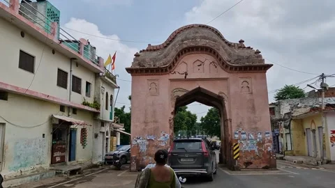 19-7-24; Vehicles moving on the roads in Orchha city, Bundelkhand, MP, India. Video stock 280694154