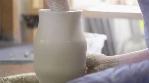 19 Ceramic Throwing - Forming Shaping Pot with Rib on Wheel Vidéo 77759014