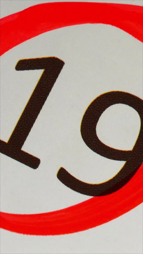 19 - Marking the date in the calendar with a red marker. The nineteenth day of t Video stock 283495041
