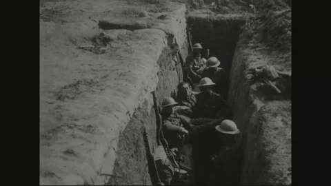 1916 - Allied troops rest after the Battle of Ancre and then continue to fight Stock-Footage 86136901