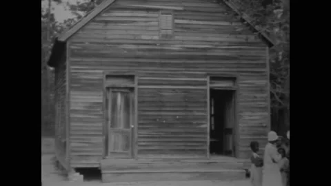 1920s - A chapel helps keep a black schoolhouse afloat in segregated rural South Vídeos de archivo 221861196