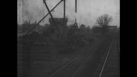 1920s - Footage From Back of Moving Train 库存影片 150015103